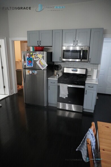 Building Photo - 2031 W 23rd St