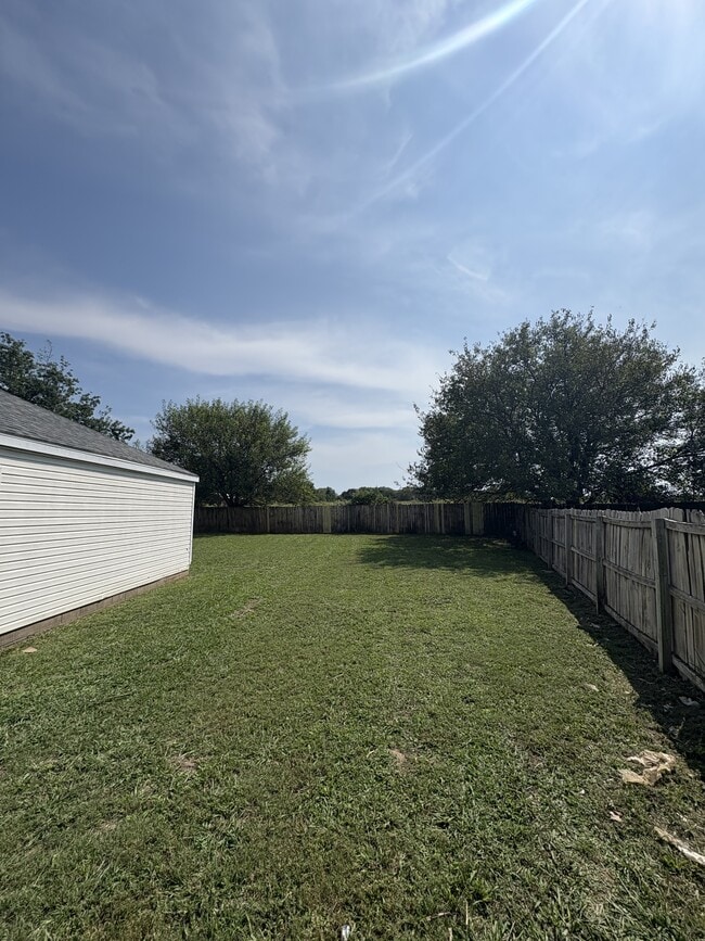 Building Photo - 601 Cedarbrook Ct