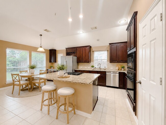 Building Photo - 3043 Summercrest Dr