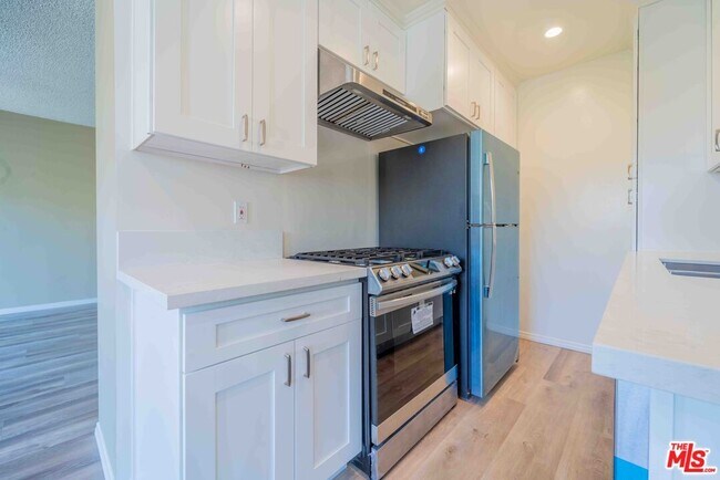 Building Photo - 11871 Idaho Ave