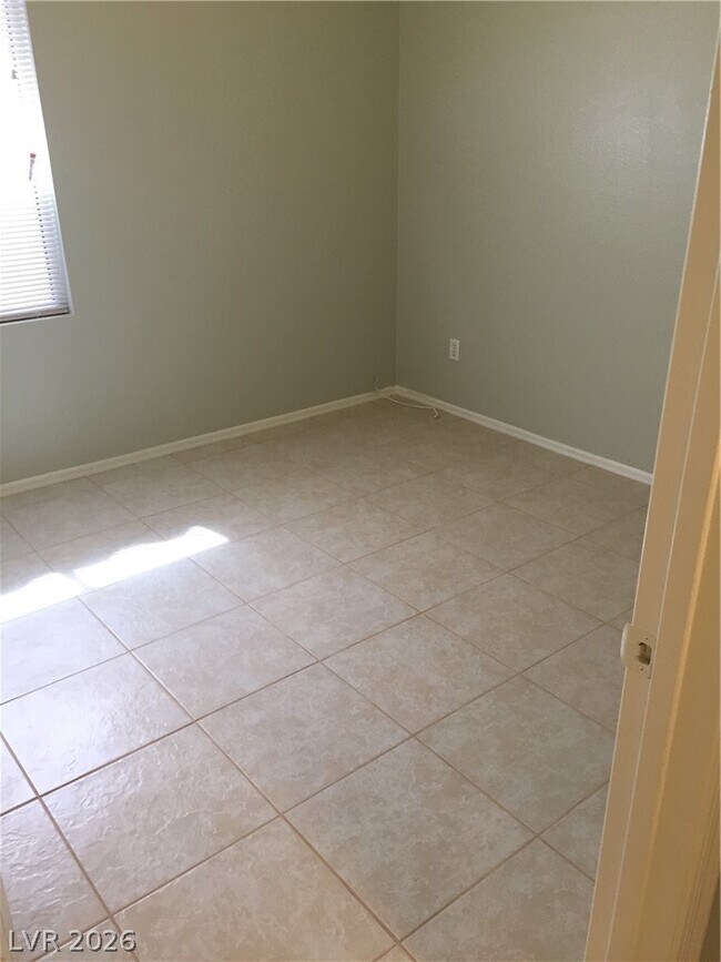 Building Photo - 4371 Mesa Hill Dr