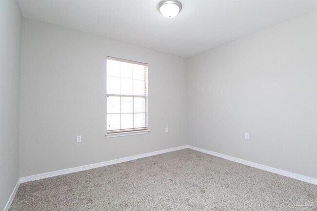 Building Photo - 701 Thornwood Pl