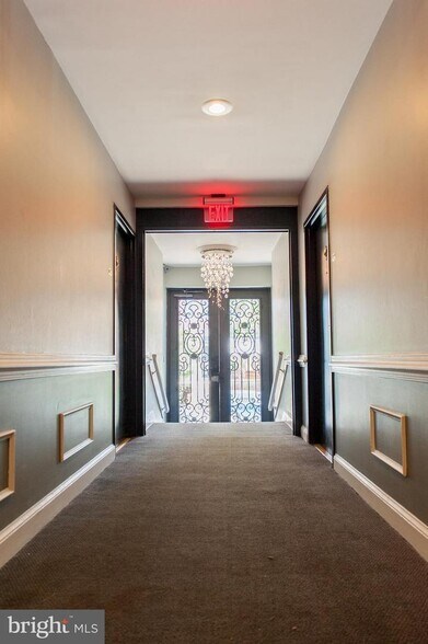 building entry - 1436 Meridian Plz NW