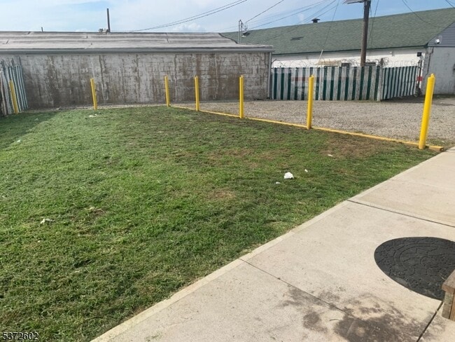 Building Photo - 700 Louis Ave