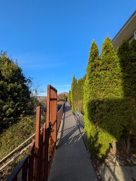 Building Photo - 3420 15th Ave W