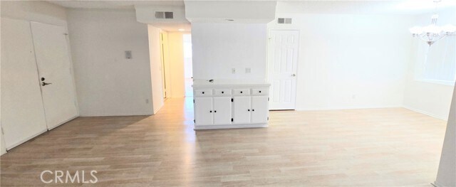 Building Photo - 630 W Dryden St