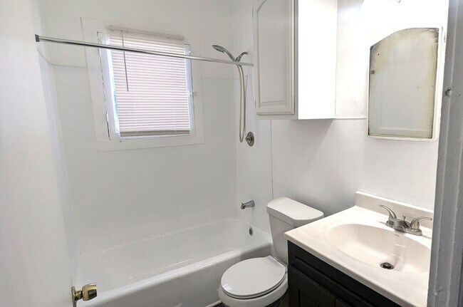 Building Photo - 2516 5th St