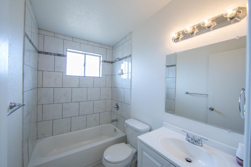 Building Photo - 410 3rd St