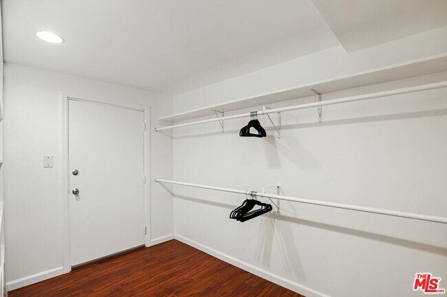 Building Photo - 917 N Curson Ave