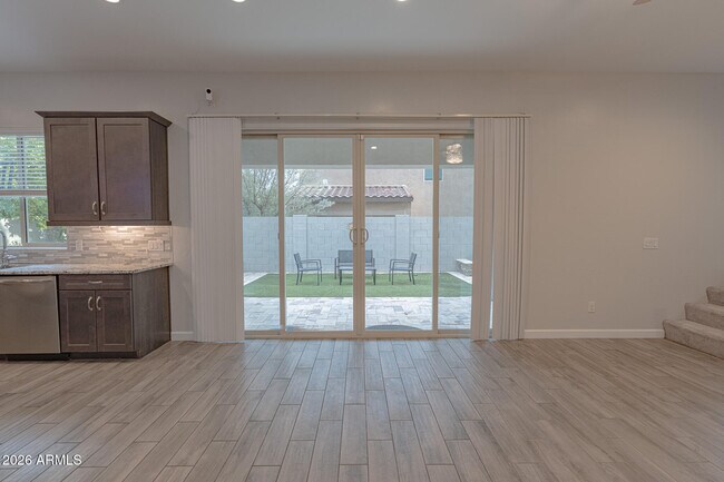 Building Photo - 6523 E Bluefield Ave