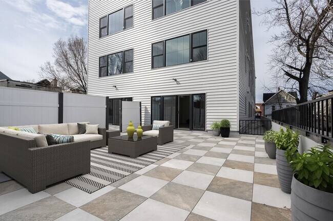 Building Photo - 144 Bergen Ave