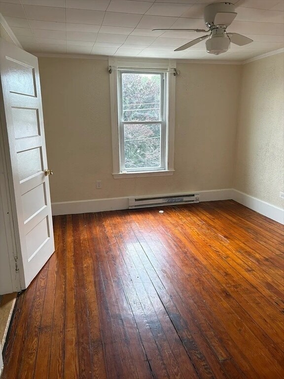 Building Photo - 633 River St