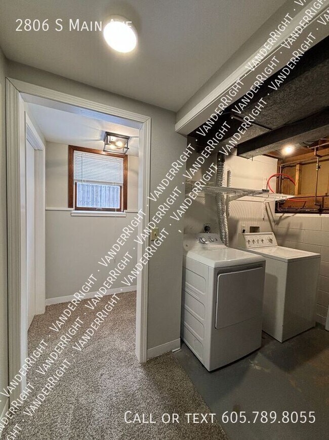 Building Photo - 2806 S Main Ave