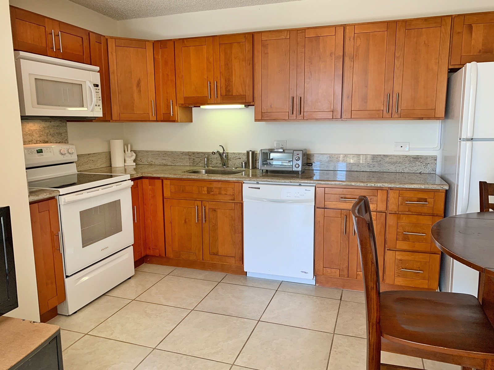 Building Photo - 2240 Kuhio Ave