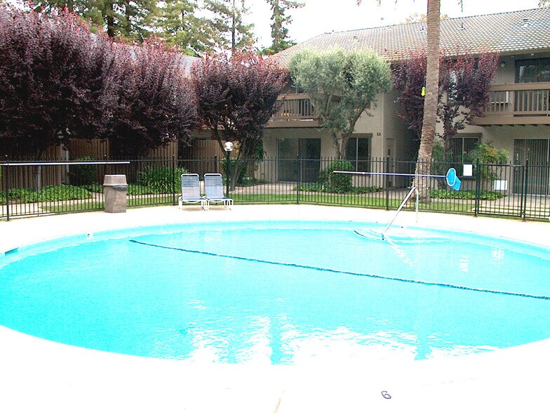 Building Photo - 2734 Oak Rd. #62