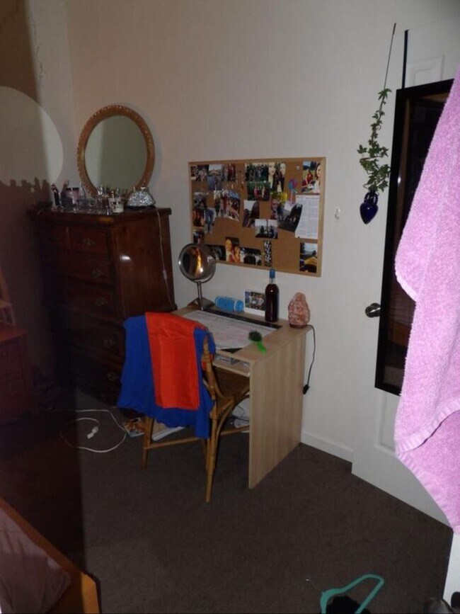 Building Photo - 1918 Jane St