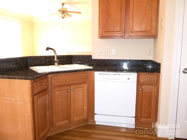 Building Photo - 1830 Hall Ave