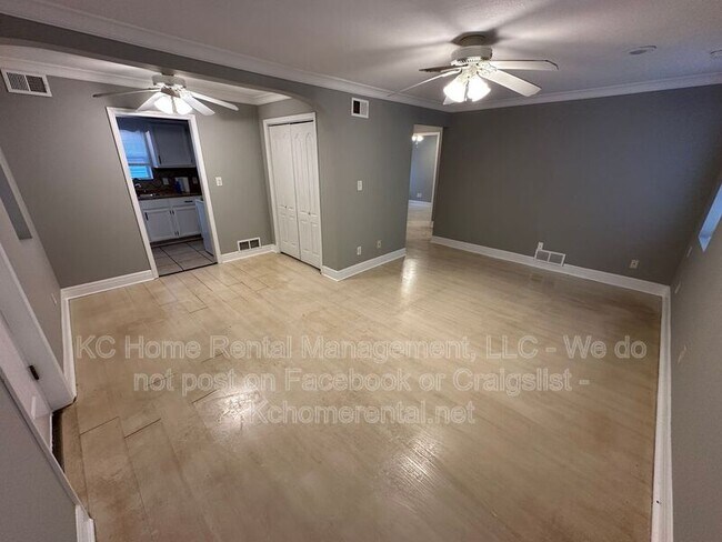 Building Photo - 4343 Myrtle Ave