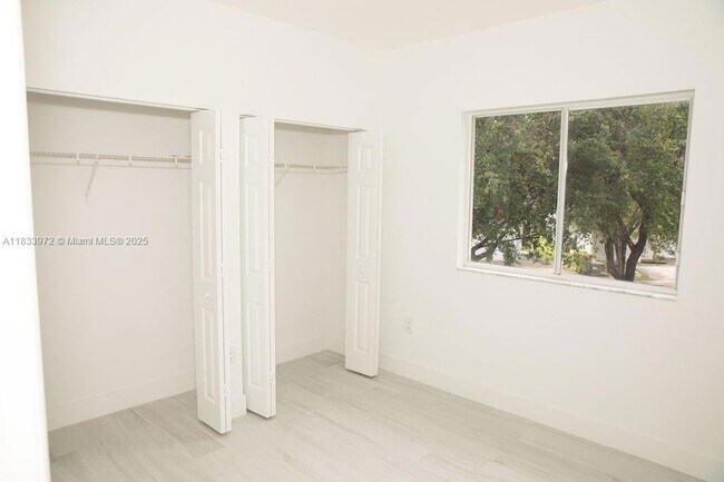 Building Photo - 273 SE 32nd Ave