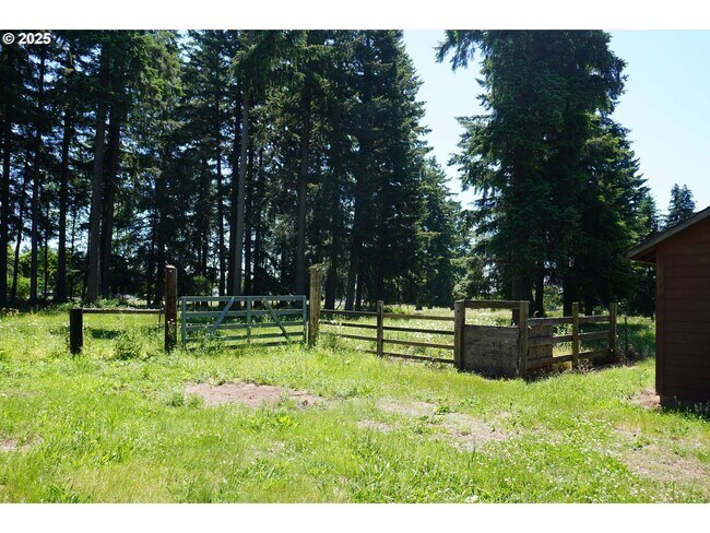 Building Photo - Cedar Built Home on Acreage for Lease in La Center