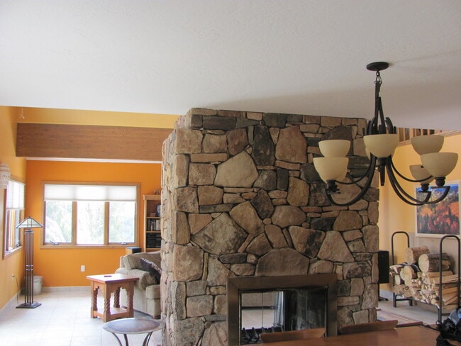 Building Photo - Charming Southwestern Stucco Home