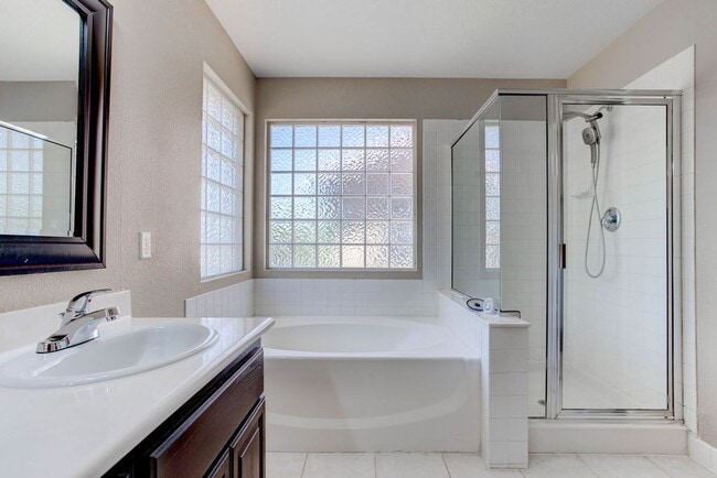 Building Photo - 809 Royal Birch Ln