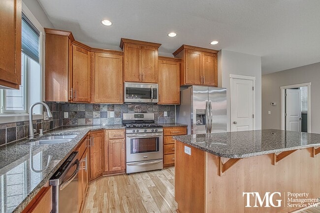 Building Photo - Spacious 4  BD Home with Modern Upgrades in Vancouver