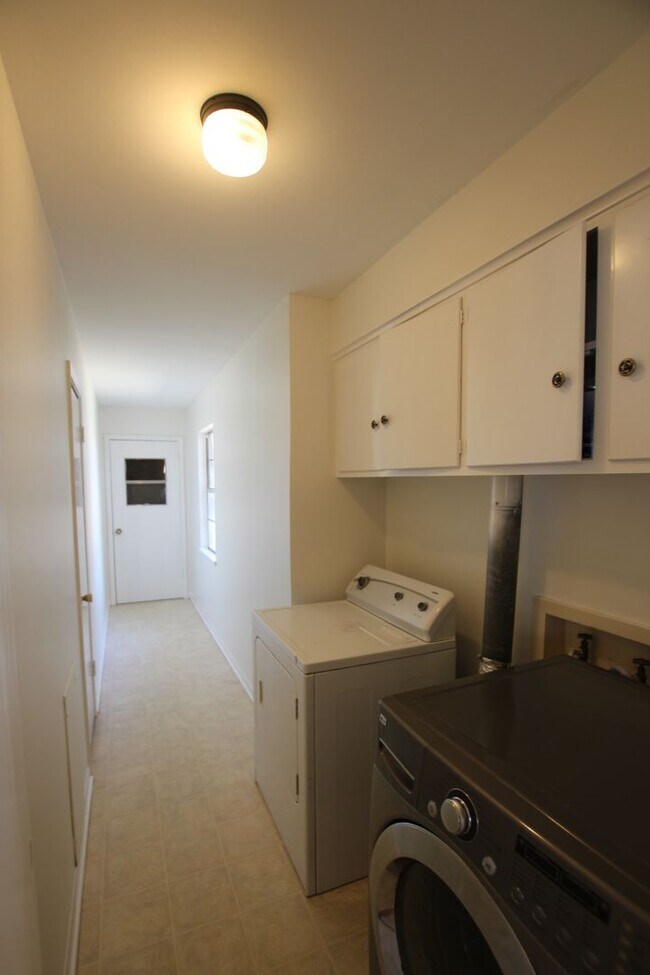 Building Photo - Coming Soon! 3/2/2 in Tyler!