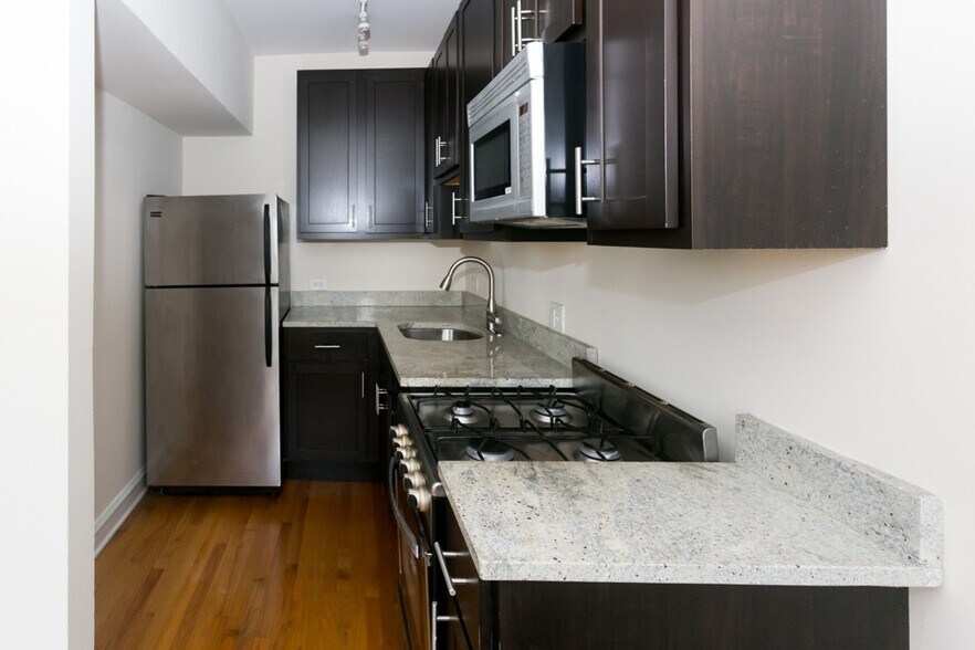 Building Photo - 4644 N Paulina St