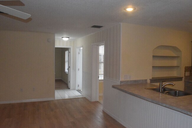 Building Photo - 1118 Apple Terrace