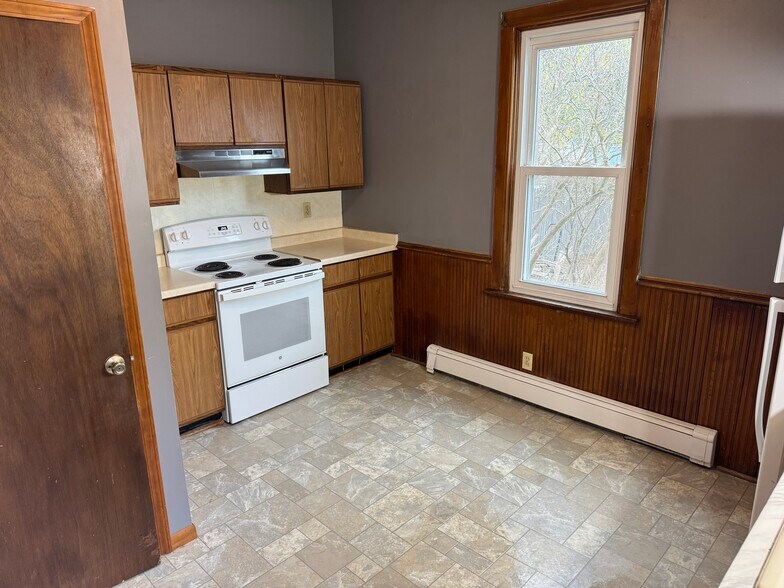 Building Photo - 1638 Saemann Ave