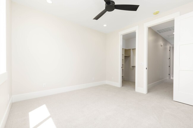 Building Photo - Gorgeous 5 bed 4 bath in Desert Canyons