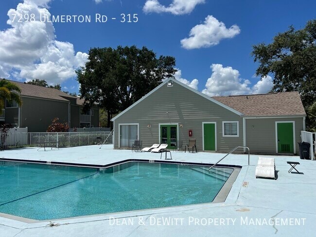 Building Photo - Updated 1/1 Condo - Pool, Pond, Parking