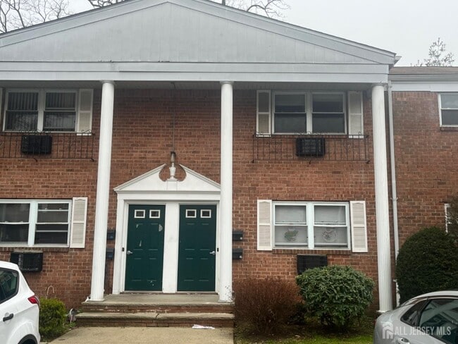 Building Photo - 289 Main St