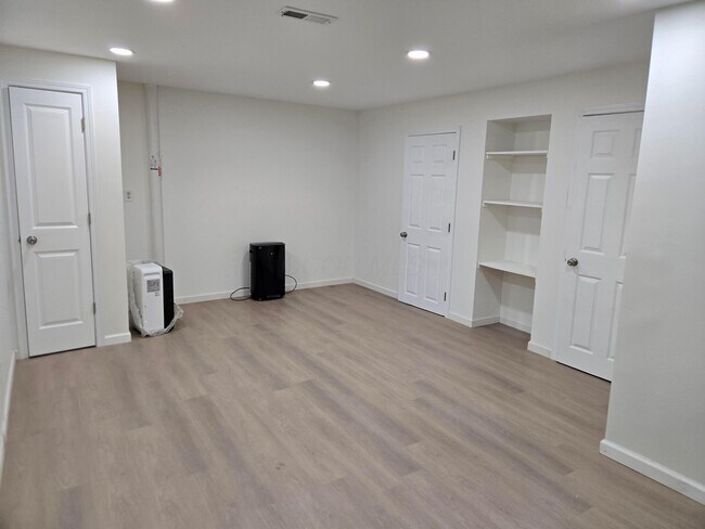 Building Photo - 329 Dovetail Dr