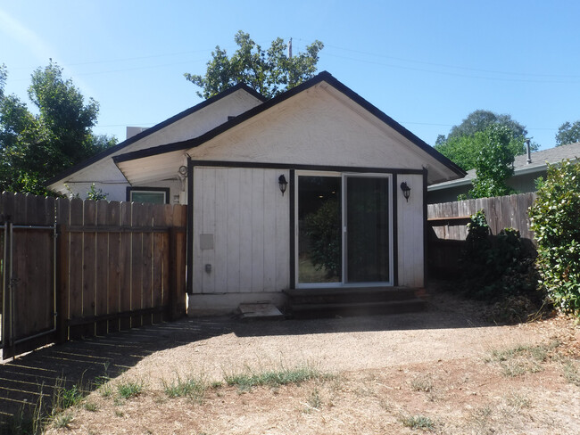 Building Photo - Charming Shasta Lake Home