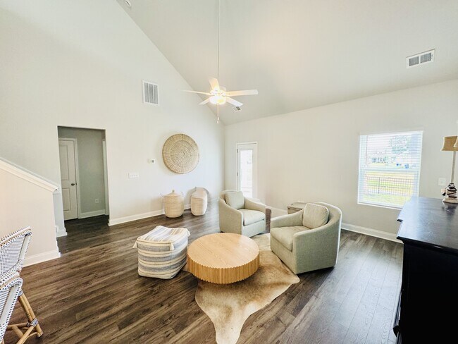 Building Photo - 2464 Campton Lp