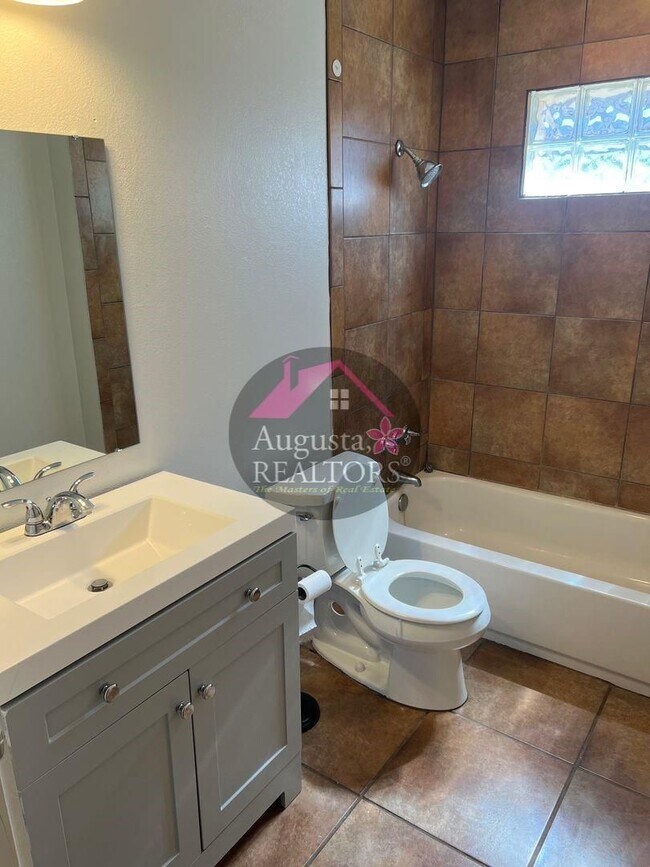 Building Photo - KC-1209 Bawcom