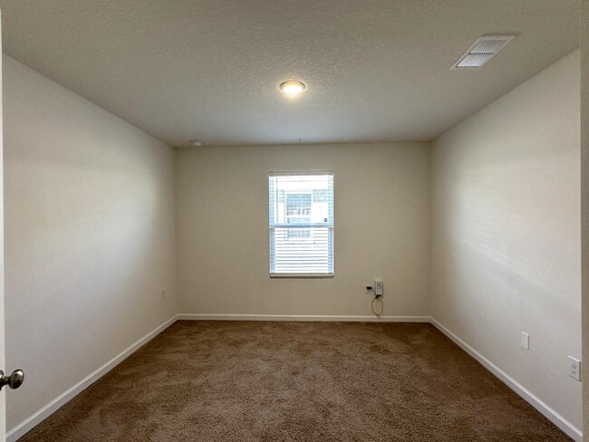 Building Photo - 1046 Limpkin St