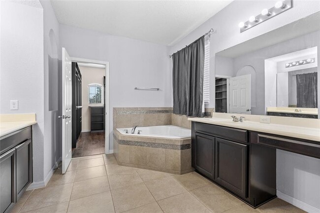 Building Photo - 14903 Fells Ln