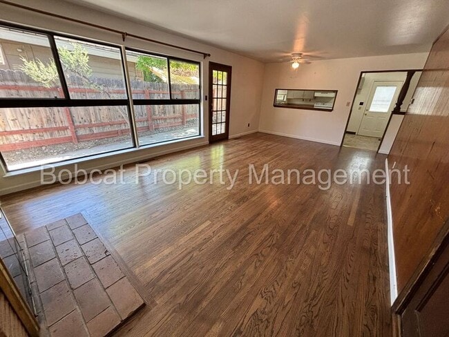Building Photo - 750 Crain St