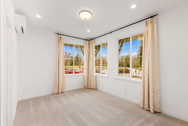 Building Photo - Duvall 4 Bedroom 4 Bath Townhome with 2 Car Attached Garage and A/C! LONG TERM RENTAL DISCOUNT AV...