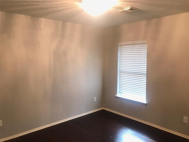 Building Photo - 14818 Wooded Glen Ct