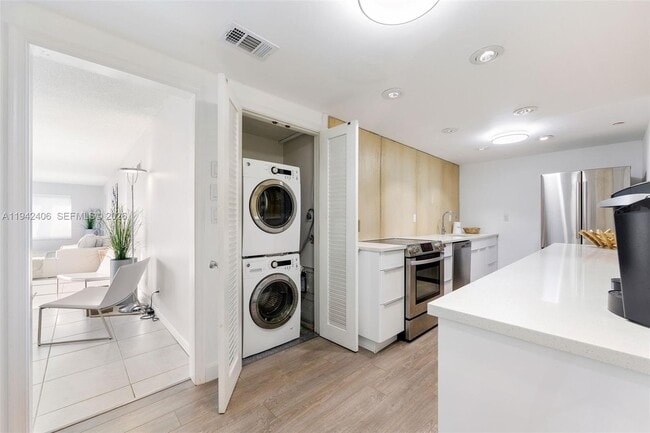 Building Photo - 1151 N Fort Lauderdale Beach Blvd