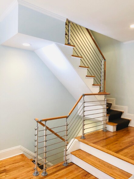 Building Photo - 6016 Howe St