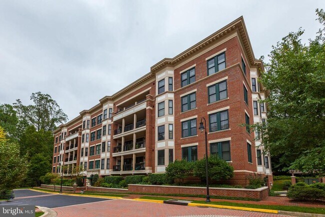 Building Photo - 10401 Strathmore Park Ct