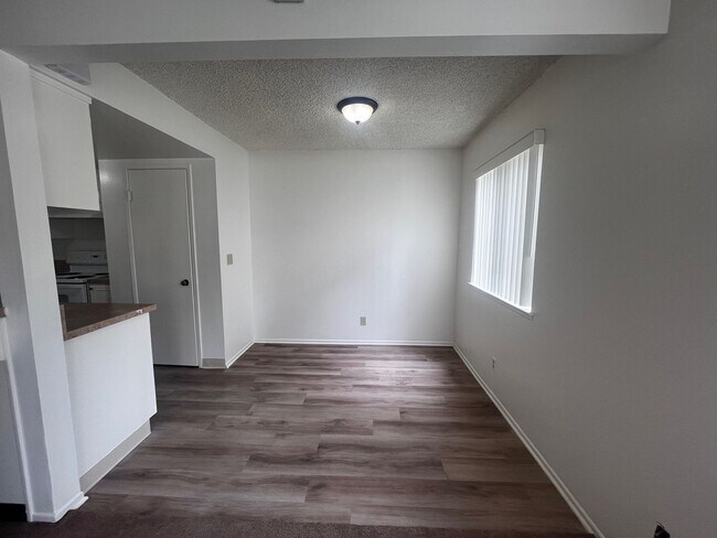 Building Photo - Updated 2 Bed / 1 Bath Townhouse with Pool Access – Port Hueneme