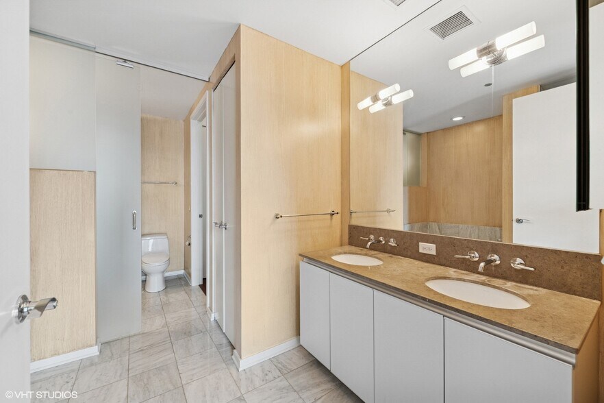Building Photo - 600 N Fairbanks Ct