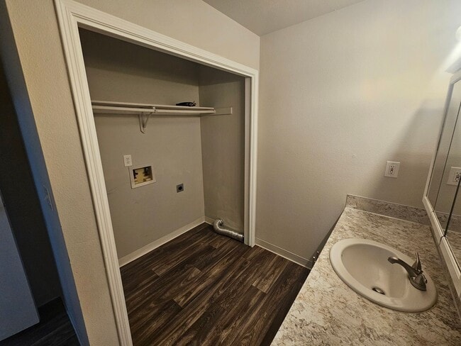 Building Photo - The Perfect Blend of Comfort and Function