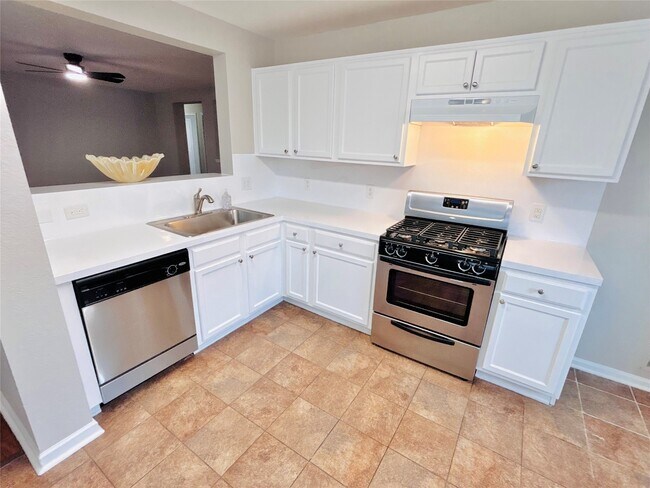 Building Photo - 8134 Sanders Forest Ct